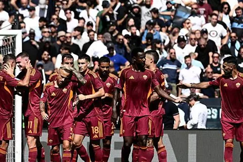 اعتقال أكثر من 100 مشجع قبل مواجهة روما ونيس في الدوري الأوروبي